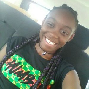 Meet your Posher, Dominique